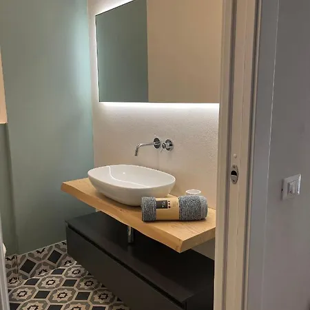 Teodora Blue Rávena