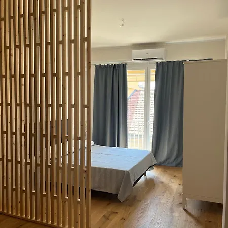 Teodora Blue Rávena